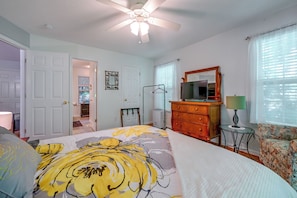A bedroom with a bed, dresser, ceiling fan, and a window with blinds. - Ski & Hike! Cozy Sapphire Retreat (Sapphire)