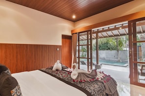 Chambre, vue piscine