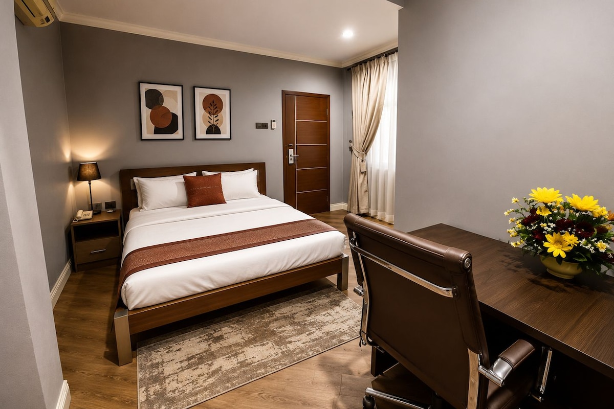 Studio Deluxe, không hút thuốc, máy điều hòa | Phòng tắm | Vòi sen/bồn tắm kết hợp, máy sấy tóc, khăn tắm, xà phòng 