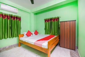 A room with a bed, a wardrobe, and curtains. - Collection O Kolkata Jagannath Temple (Shrirampur)