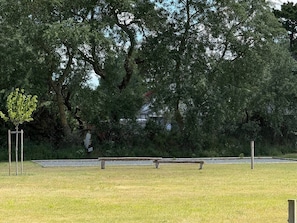 A park with a bench, trees, and a grassy area. - Contemporary villa near the beaches of the Cotentin Peninsula (Saint-Germain-sur-Ay)