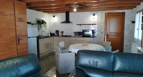 Cottage 'Gîte Chalet La Salamandre' with Mountain View, Private Terrace and Wi-Fi