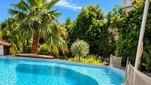 Pool - Vrbo Property (Sète)