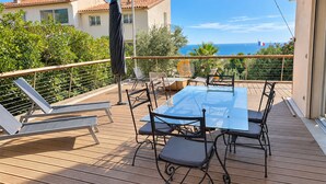 Outdoor dining - Vrbo Property (Sète)