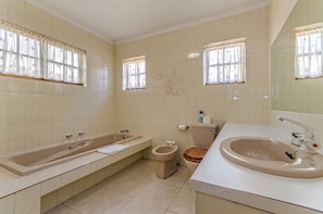 Unclassified image, 4 of 17, button - Peter's Guesthouse (Pretoria)