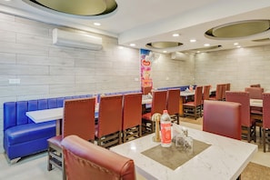 Dining - Collection O Rispana Pul Dehradun (Dehradun)