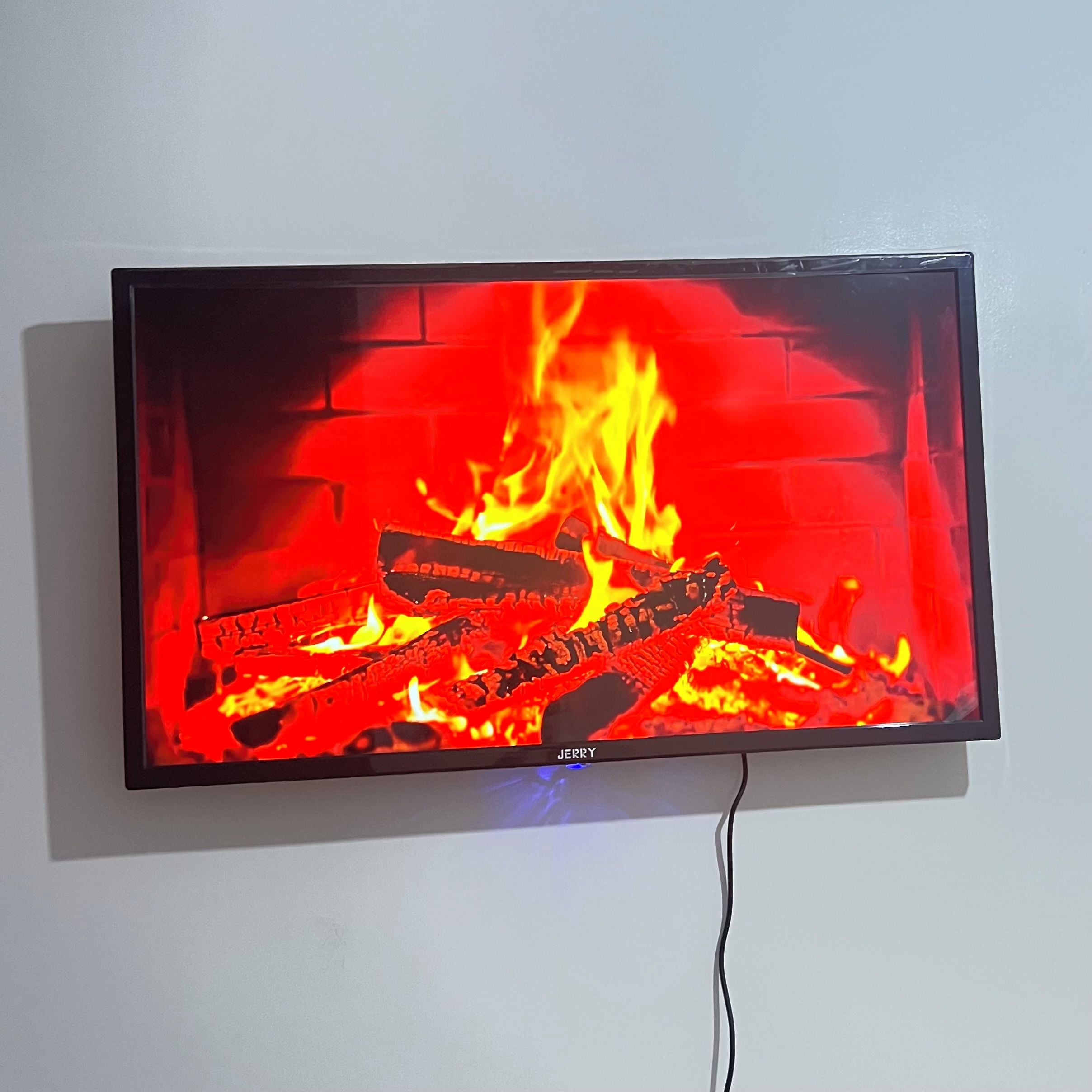 Een televisie waarop een vuurbeeld te zien is.