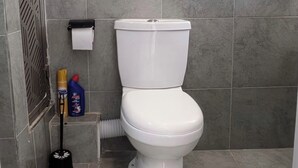 Douche, serviettes fournies, savon, papier toilette