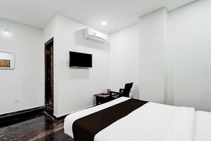 Classic Room | WiFi (free) - Collection O Malkajgiri Railway Junction (Hyderabad)