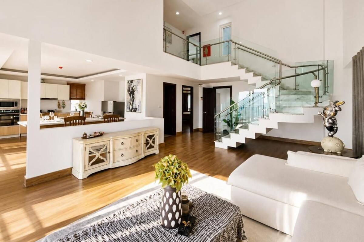 Penthouse, Balcony, City View | Living area | 34-inch flat-screen TV with cable channels