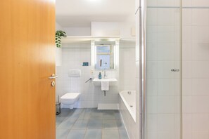 Bathroom - Vrbo Property (Husum)