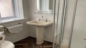 Bathroom - Standard Family Room for 4 (Blackpool)