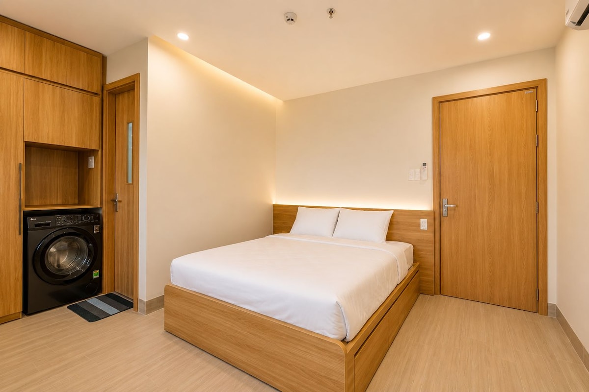 Suite Mewah, balkon, pemandangan kota | Meja kerja, ruang kerja ramah laptop, dan Wi-Fi gratis