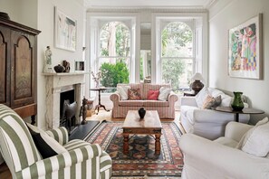 Living area - The Canonbury Garden Retreat, by Veeve (London)