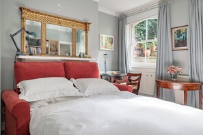 Room - The Canonbury Garden Retreat, by Veeve (London)
