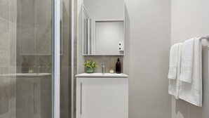Bathroom - The Acre by Neighbourgood (Cape Town)