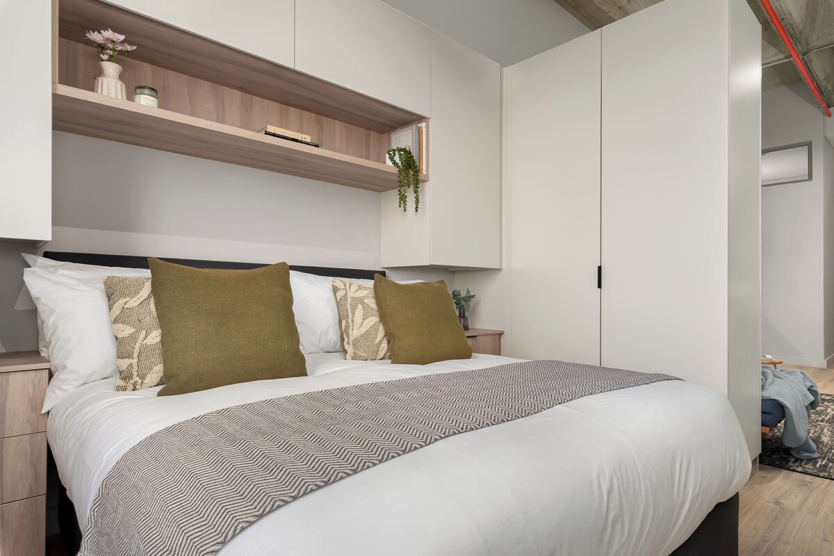 Classic-Doppelzimmer, Bergblick | Schreibtisch, laptopgeeigneter Arbeitsplatz, kostenloses WLAN