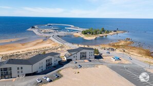 A coastal property with a parking lot, buildings, and a marina. - Keskuskarintie 120 by Holiday in Kalajoki (Kalajoki)