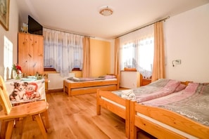 Quadruple Room, Balcony, Mountain View | WiFi (free) - Willa Piękne Widoki (Ząb)