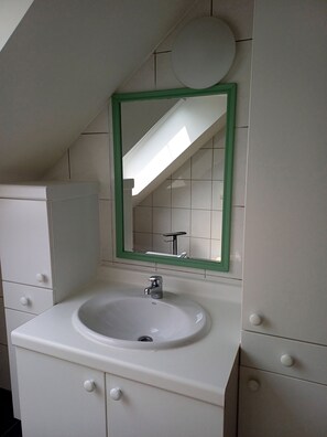 Bathroom - Vrbo Property (Kinrooi)