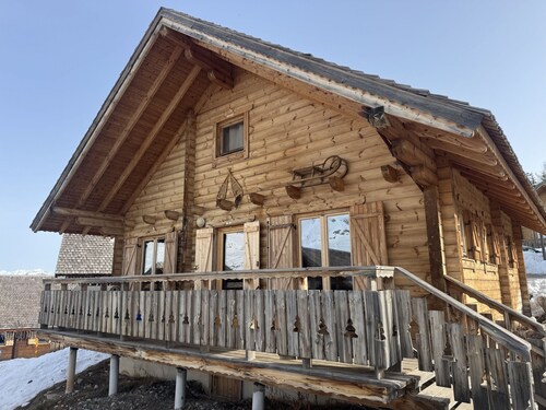 250m from slopes, chalet for 10 & shared pool