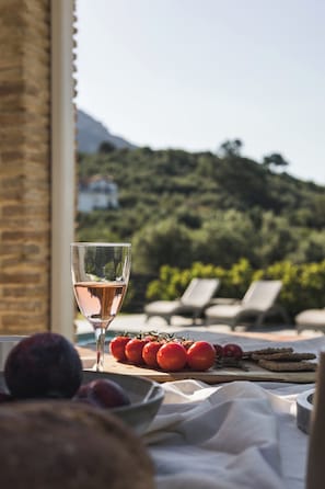 Outdoor dining - Binios Villa - private pool, walking distance from the Beach (Ano Vasilikos)