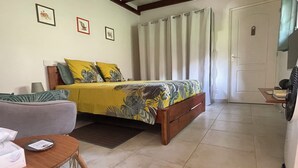 Free WiFi, bed sheets - Vrbo Property (Le Diamant)