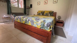 Free WiFi, bed sheets - Vrbo Property (Le Diamant)