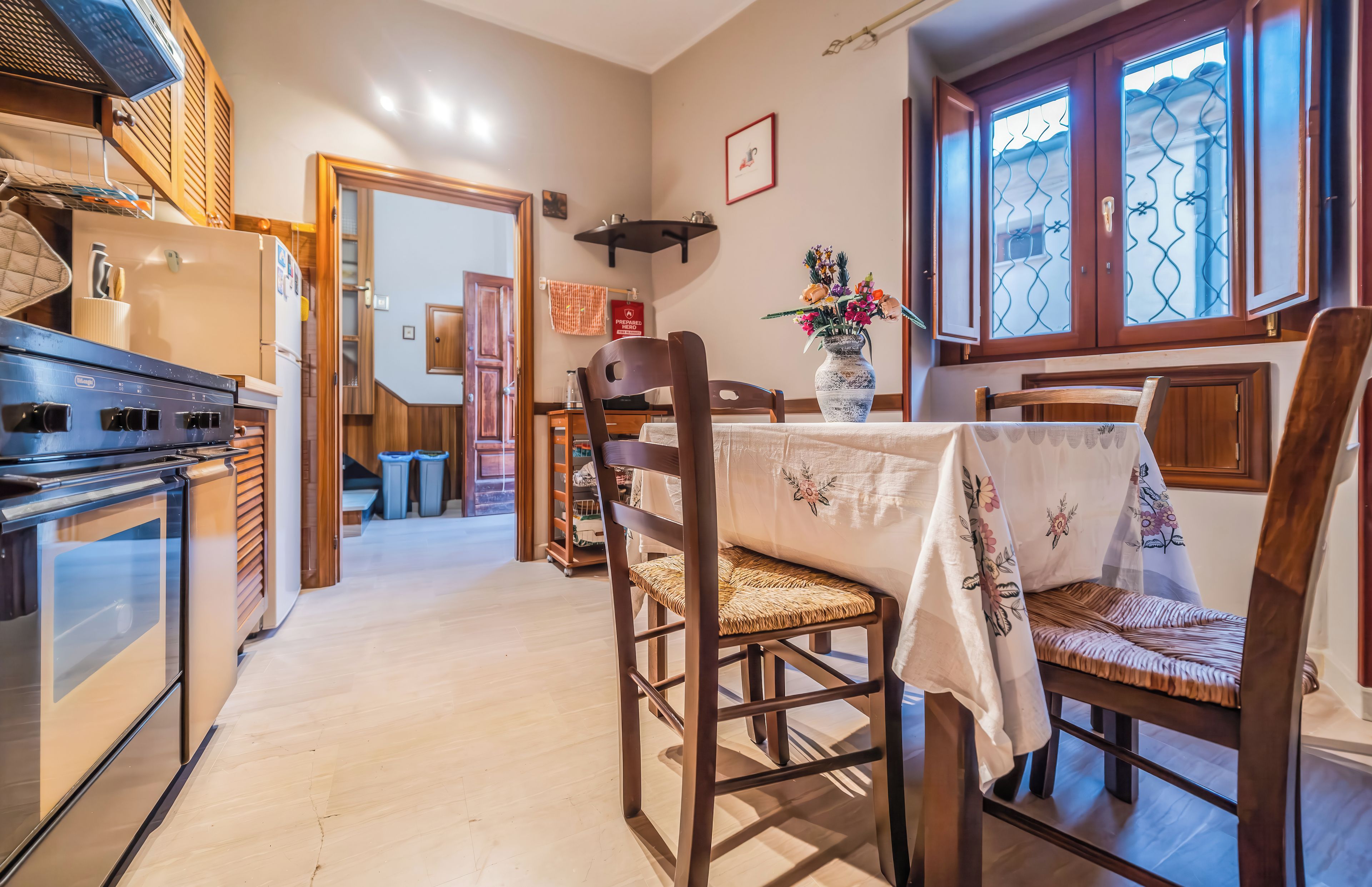 House, Balcony, City View | Private kitchen