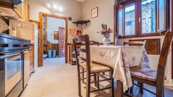 House, Balcony, City View | Private kitchen