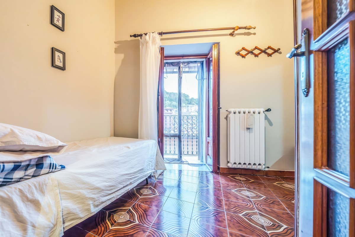 House, Balcony, City View | Iron/ironing board, free WiFi