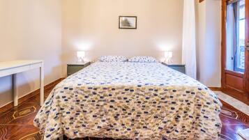 House, Balcony, City View | Iron/ironing board, WiFi (free)