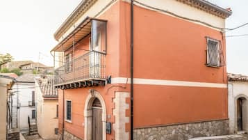 Casa, balcón, vista a la ciudad | Exterior