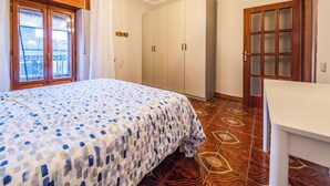 Ferienhaus, Balkon, Stadtblick | Bügeleisen/Bügelbrett, kostenloses WLAN