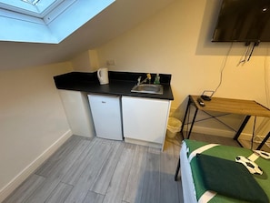 Room - Apartment Sleeps 3 Near High Street (Thornton Heath)