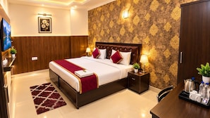 Desk, laptop workspace, free WiFi - HOTEL GLOBAL REDIANCE DELHI AIRPORT  (New Delhi)