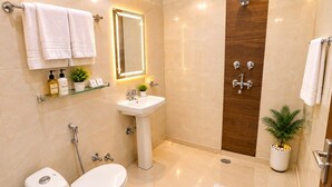 Bathroom - HOTEL GLOBAL REDIANCE DELHI AIRPORT  (New Delhi)