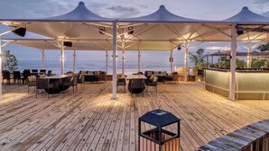 Outdoor dining - Mayfair on Sea (Morjim)