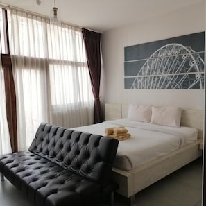 Ảnh chưa phân loại, 5 trong số 18 ảnh, nút