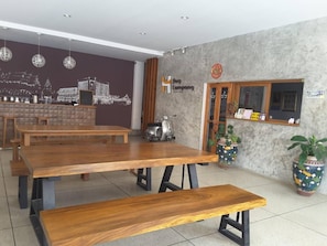 Ảnh chưa phân loại, 2 trong số 18 ảnh, nút