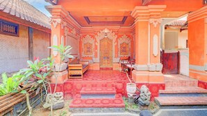 A traditional building with a red tiled entrance, a central altar, and a staircase leading to the main area. - Ubud Asri by Zuzu (Ubud)