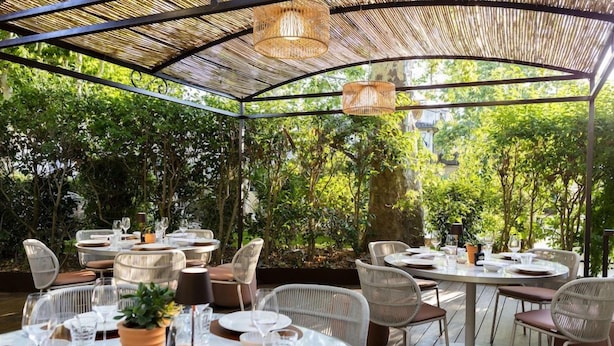 Outdoor dining - La Bastide Bourrelly - Mathias Dandine (Cabries)