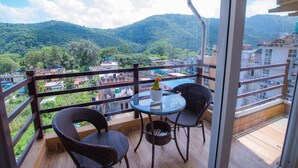 Outdoor dining - Hotel Hidden Kingdom & Spa (Pokhara)
