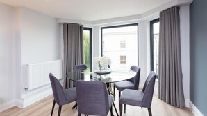 Dining - The Carlyle (London)