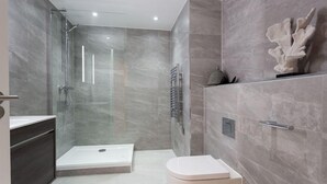 Bathroom - The Carlyle (London)