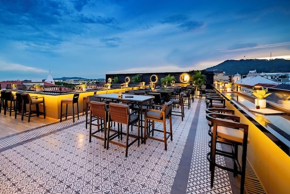Outdoor dining - Hotel La Compania In The Unbound Collection By Hyatt (Panama City)