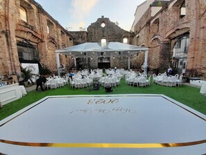 An outdoor event space with a tent, tables, and chairs arranged for an event. - Hotel La Compania In The Unbound Collection By Hyatt (Panama City)