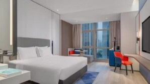 A modern hotel room with a large bed, a desk, a chair, and a television. - Holiday Inn Express Nanchang High-tech Zone (Nanchang)