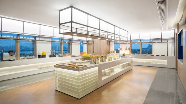 A modern kitchen with large windows, a central island, and various kitchen appliances. - Holiday Inn Express Nanchang High-tech Zone (Nanchang)