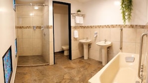 A bathroom with a walk-in shower, two sinks, a toilet, and a bathtub. - Inactivo Hotel Natura Express (Medellín)